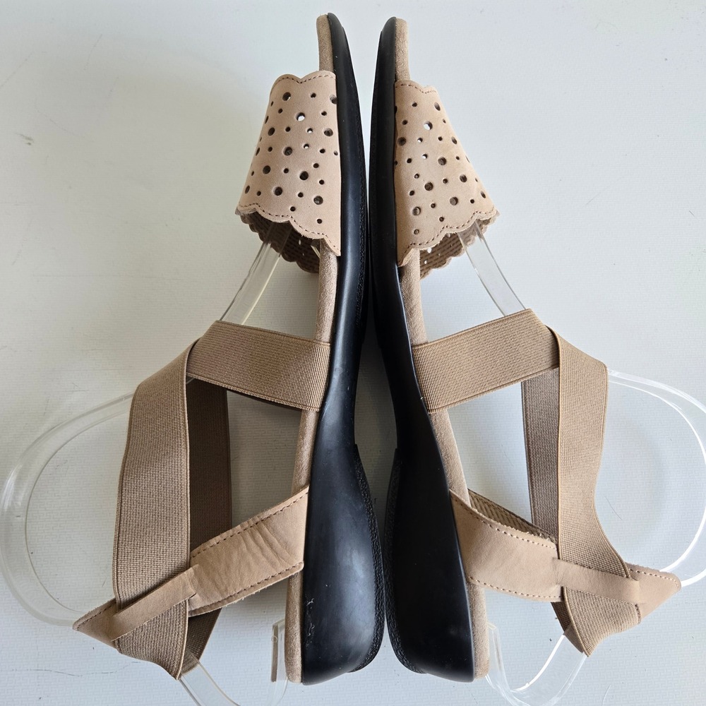 Munro American Ione Taupe Suede Scalloped Elastic Strap Wedge Sandals Womens 9M - Picture 6 of 9